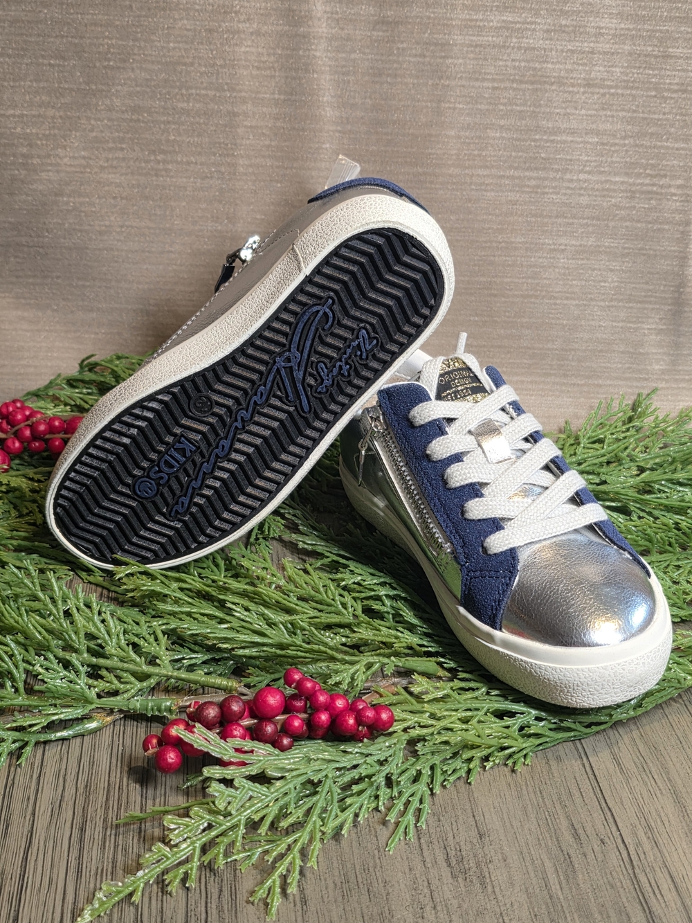 Vintage Havana Girl's Vita Sneakers in Silver/Navy
